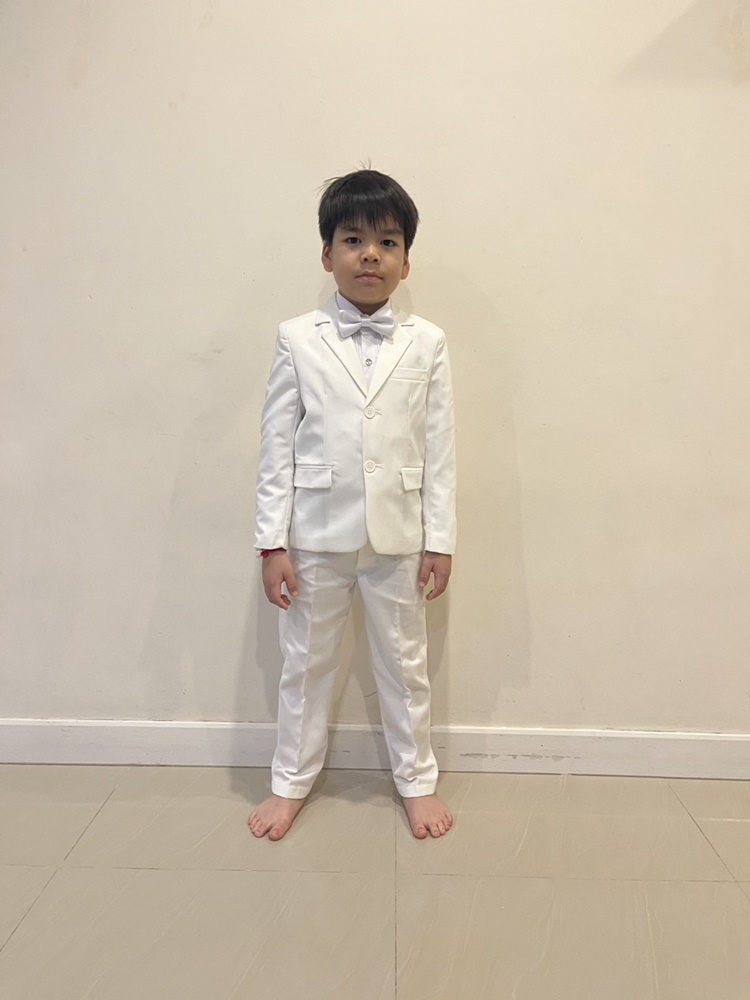 พร้อมเช่า ชุดสูทเด็กชาย สีขาว 2 กระดุม (ไซส์ 110,120,130,140,150,160,170)