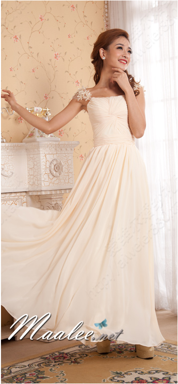 พร้อมส่ง ชุดราตรียาว สีขาว จับเดรปอกรูปหัวใจ ไหล่แต่งดอกไม้ 3 มิติสวยหวาน