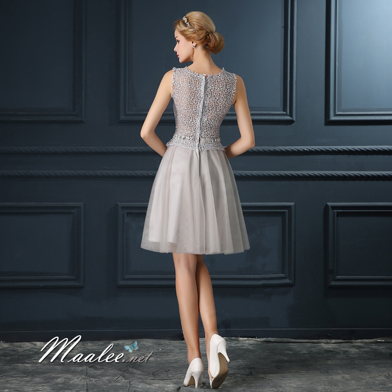 พร้อมเช่า ชุดราตรีสั้น แขนกุด แต่งลูกไม้ เอวคาดเพชรหรู กรโปรงตาข่าย ด้านหลังซีทรูแนวเซ็กซี่ สีเทา