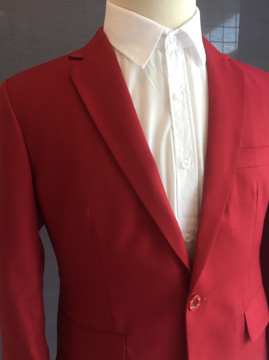 สูทตัดซื้อ ชุดสูทชาย สีแดง รุ่นคลาสสิค ไม่มีเสื้อกั้ก