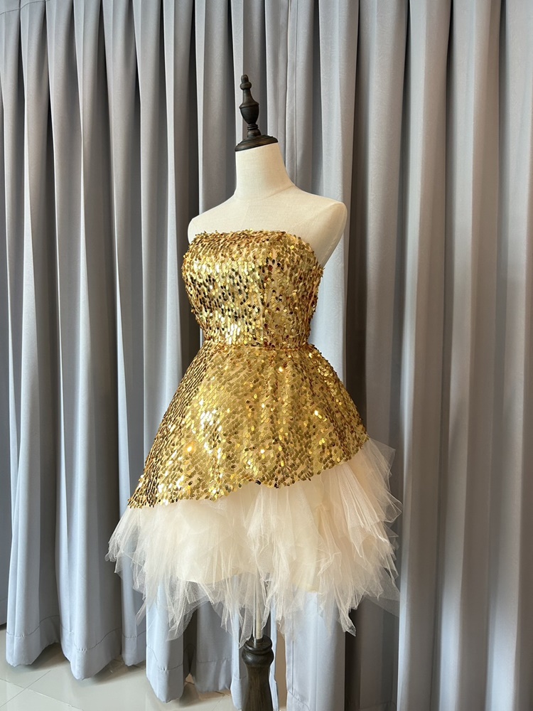 พร้อมเช่า ชุดแฟนซี เช่า 500 ชุดราตรีสั้น เกาะอก สีทอง ผ้าปักเลื่อม กระโปรงสุ่ม Tutu