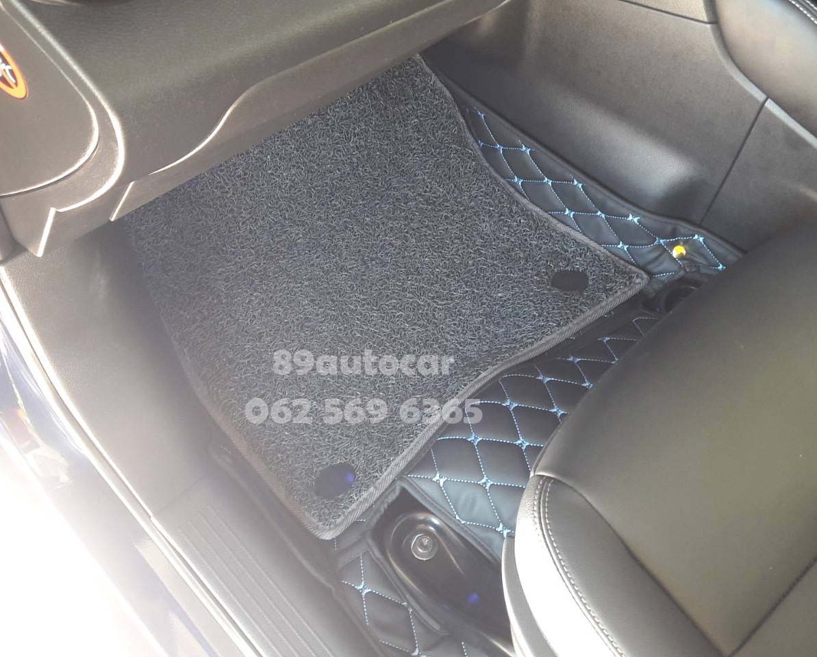 พรมปูพื้นรถยนต์ Nissan Kicks ปูพรม7D สีดำด้ายฟ้า เสริมพรมดักฝุ่นสีเทา เข้ารูป