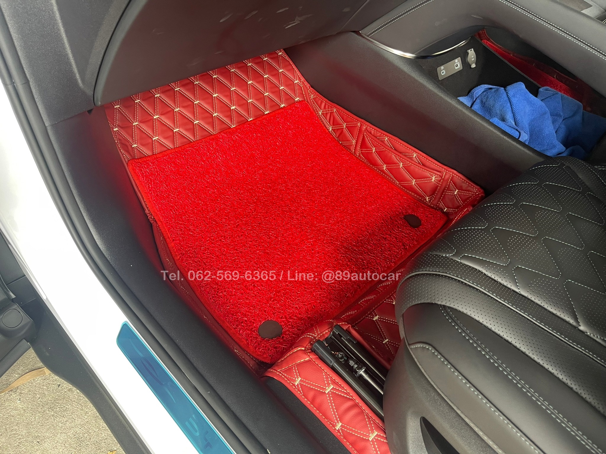 พรมรถยนต์ BYD Sealion 7 พรม7D สีแดงไวน์ด้ายทอง เต็มคัน 9 ชิ้น พร้อมไวนิลดักฝุ่น 3 ชิ้น