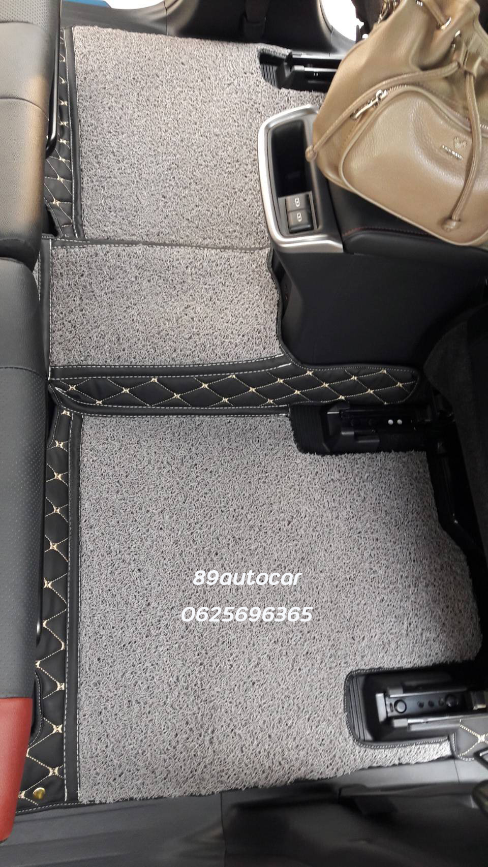 พรมรถยนต์ Toyota Fortuner 2022 ปูพรม8ดี สีดำด้ายทอง เย็บติด ไวนิลเทา