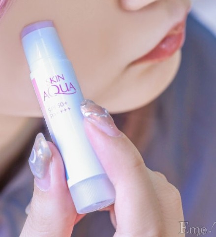 พร้อมส่ง!! กันแดดแบบแท่งสีลาเวนเดอร์ Rohto Skin Aqua Tone Up UV Stick SPF50+ PA++++