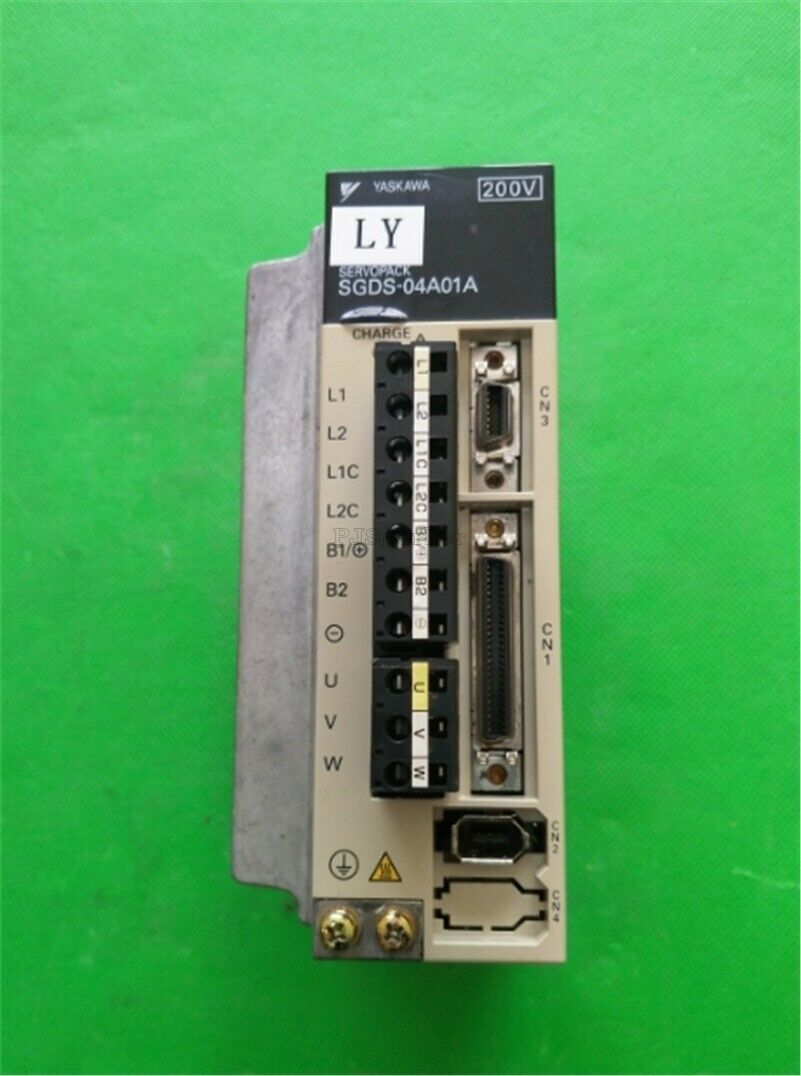 SERVO DRIVE " YASKAWA " รุ่น SGDS-04A01A