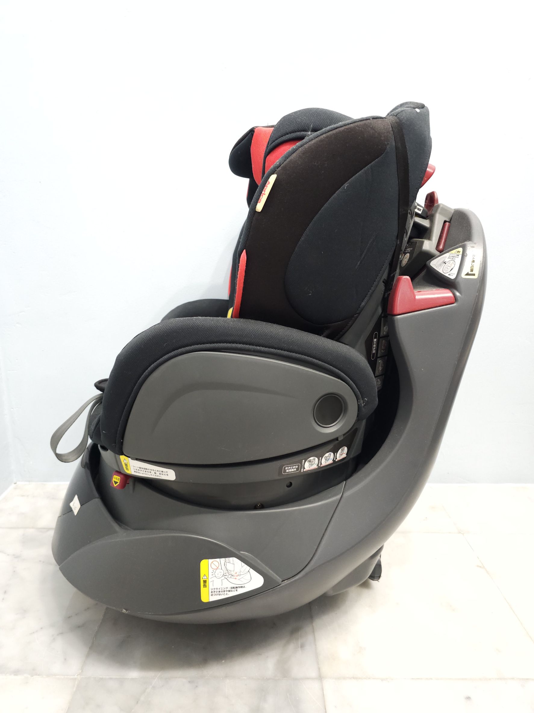 Aprica Fladea Car Seat 360° หมุนได้ สีดำ-แดง [มือสองสภาพดี]