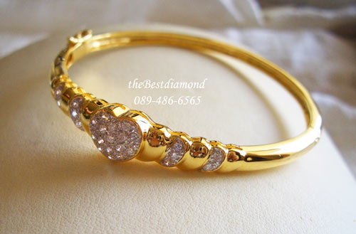 +++BL010++กำไลเพชร เกลียวหัวใจ++กำไลน่ารักๆๆ ตรงก้านกำไลทำเป็นลายเกรียวๆ ฝังเพชรสลับทอง ตรงกลางเป็นหัวใจนูน งานน่ารักๆๆ ใส่ติดข้อมือได้เลย