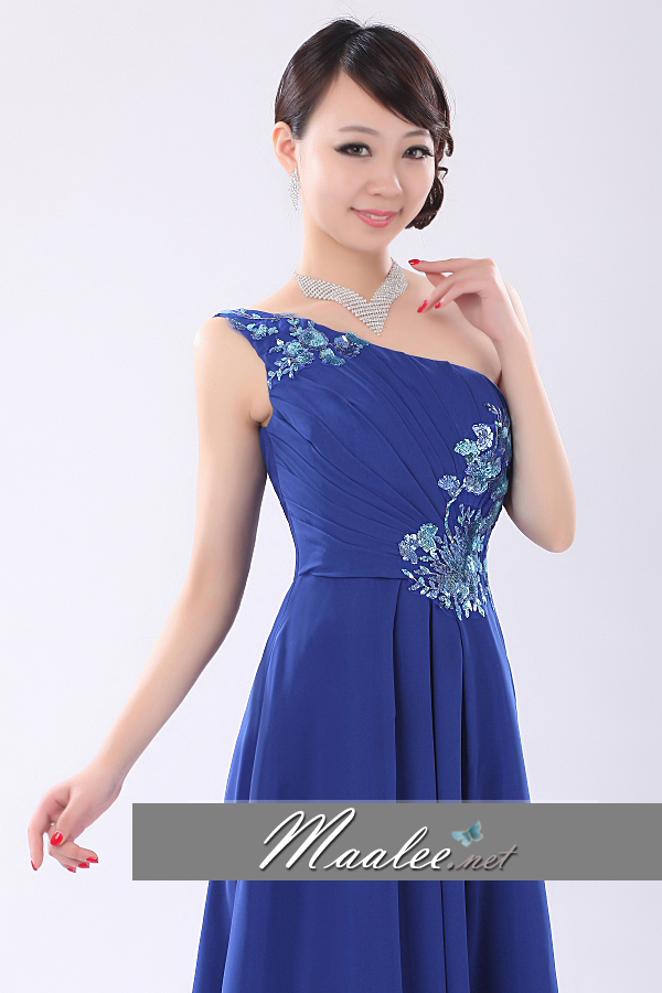 พร้อมส่ง ชุดราตรียาว ไหล่เดียว สีน้ำเงิน แต่งลูกไม้ปักเลื่อมละเอียด ช่วงอกจับเดรปสวย