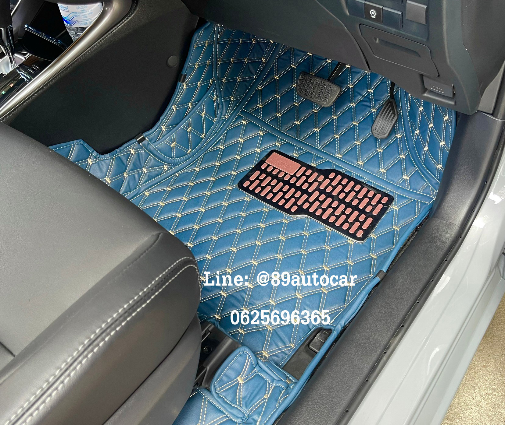 พรมรถยนต์ Toyota Yaris 2023 ปูพรมVVIP สีน้ำเงินด้ายทอง เต็มคัน