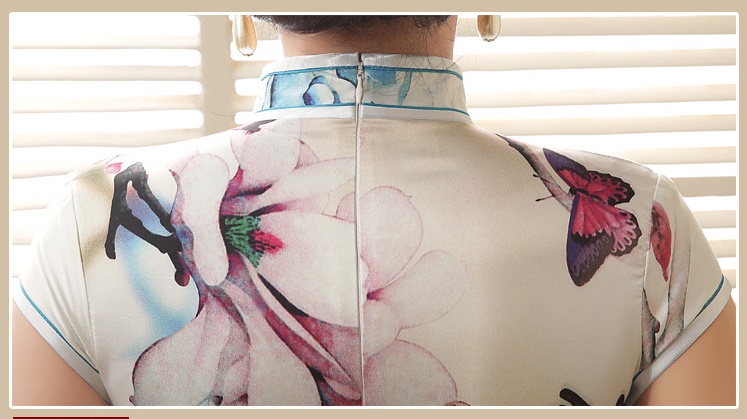 Pre-order กี่เพ้า สีเหลือง ลายดอกไม้สีฟ้า ผ่าข้าง กุ๊นขอบอย่างดี