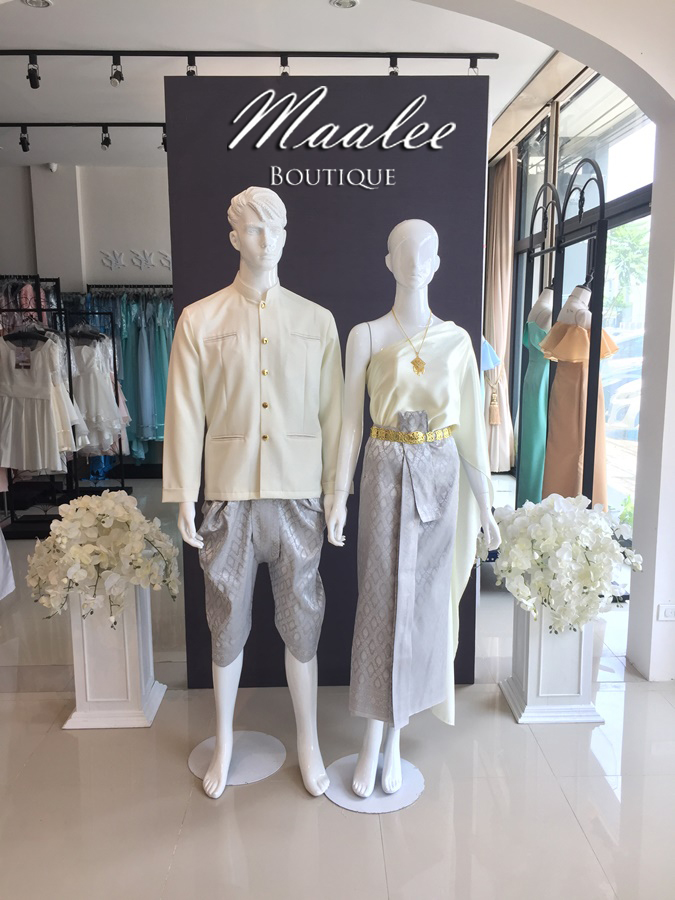 เช่า ชุดไทย ชุดเพื่อนเจ้าสาว ชุดไทยผ้าถุงสีเทาเงิน สไบเรียบ สีงาช้าง