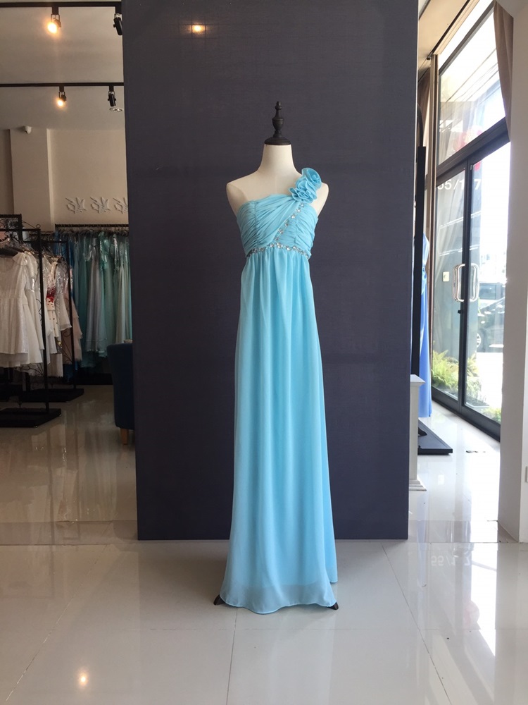 พร้อมส่ง ชุดราตรียาว เกาะอก ไหล่เดียว จับจีบเก๋ แต่งแถบคริสตัลช่วงอก สีแดง