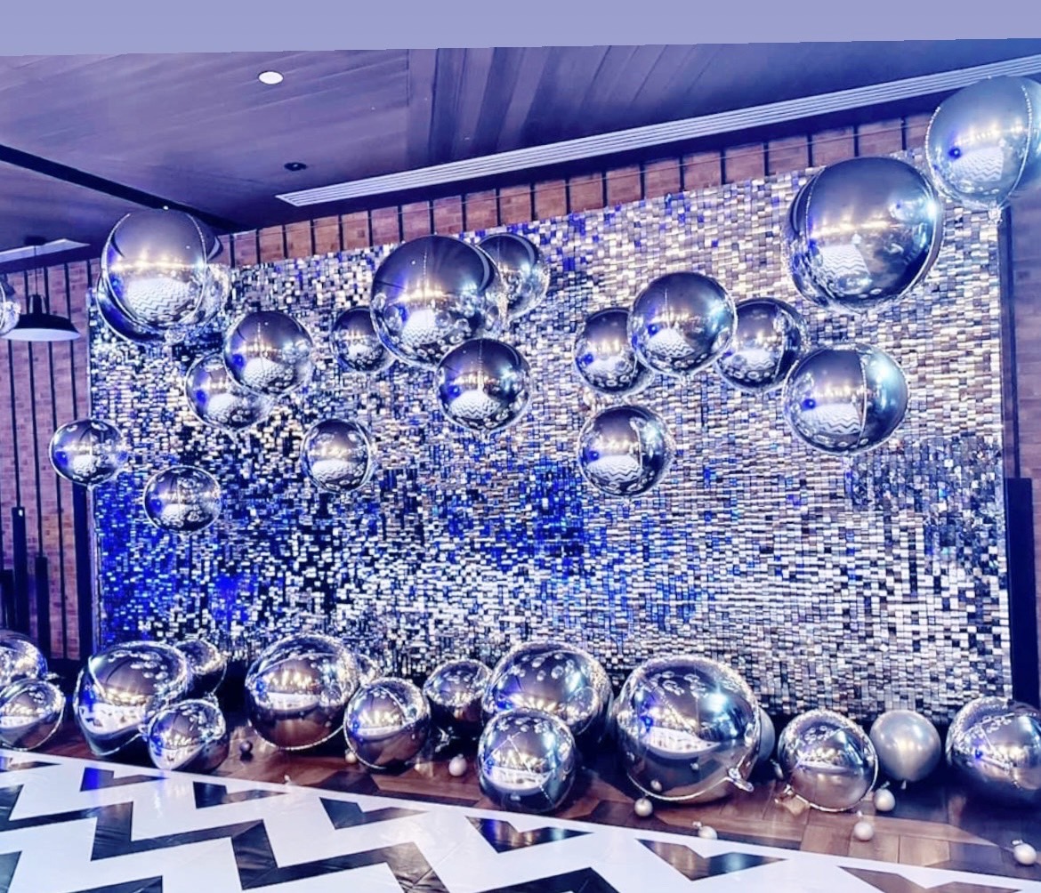 Shimmer Wall, Floating Silver ORBZ ขนาด 3 เมตร ฟอยล์กลม ขนาด 18" 10 ลูก แบบลม,ฟอยล์กลม ขนาด 24" 5 ลูก แบบลม พร้อมตกแต่ง ฟอยล์กลม ขนาด 18" 14 ลูก แบบลอย,ฟอยล์กลม ขนาด 24" 4 ลูก แบบลอย สามารถเปลี่ยนสีลูกโป่งได้