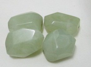 ลูกปัดโบราณสีเขียวหยกจำนวน.4.เม็ด