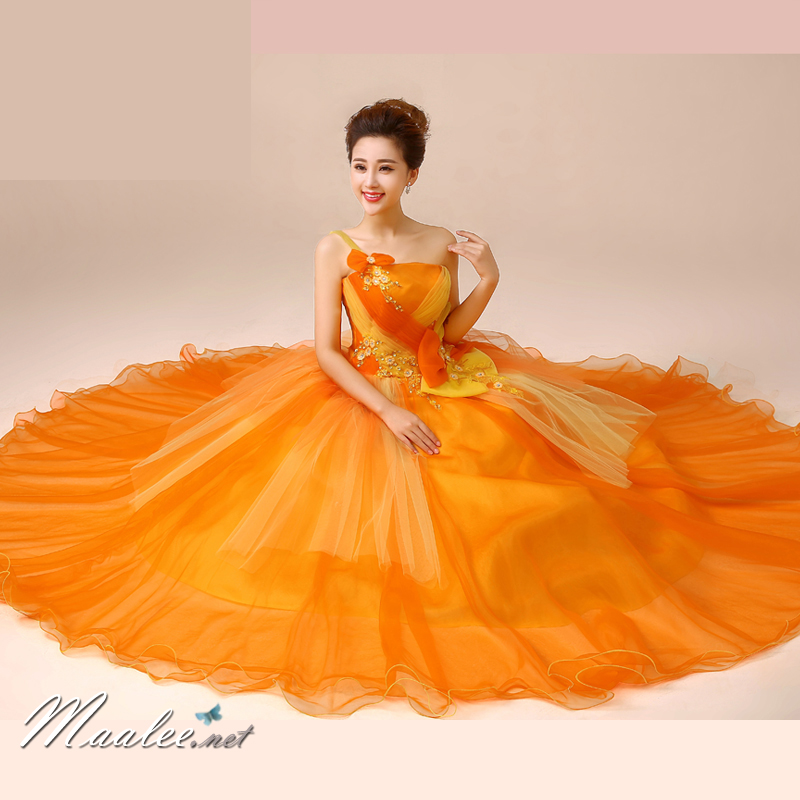 พร้อมเช่า ชุดแฟนซี ชุดราตรี ไหล่เดียว สีส้มแต่งระบายสีเหลือง น่ารัก แต่งโบว์เพิ่มความหวาน