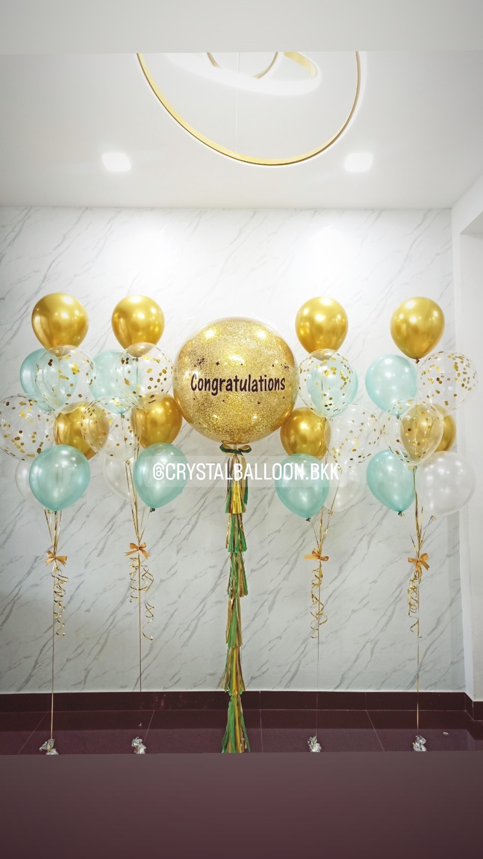 ลูกโป่ง แสดงความยินดี Bubble ขนาด 36" Theme เขียว-ทอง พร้อม ช่อลูกโป่ง ช่อ 7 ลูก 4 ช่อ,ลูกโป่งใส ใส่ Confetti พร้อมตกเเต่ง สามารถเปลี่ยนสีลูกโป่ง/เปลี่ยนข้อความ/เปลี่ยนขนาดได้