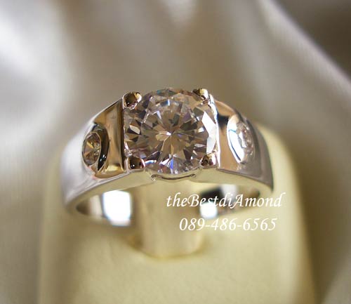 BR813RD+++แหวนชายเพชร 1 กะรัต +++ แบบยอดนิยม อยู่ได้นานไม่ล้าสมัย เพชรกำลังดี สำหรับหนุ่มๆที่ต้องการความเรียบๆ แต่ดูดี มีระดับ