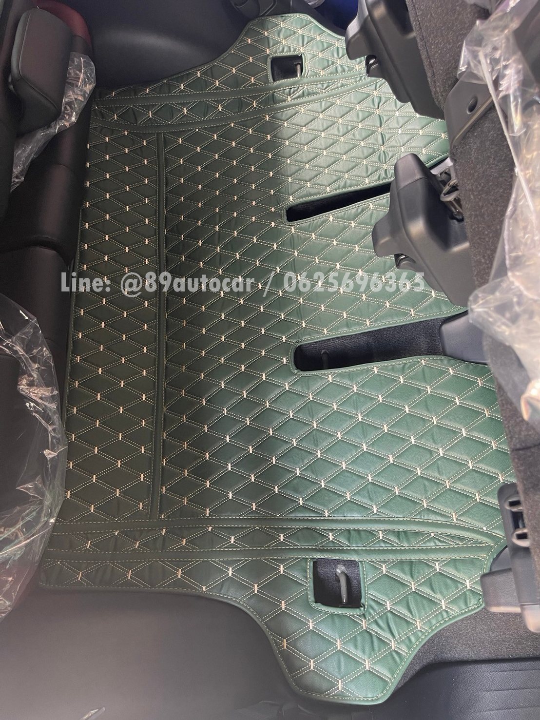 Toyota Fortuner (โตโยต้า ฟอจูนเนอร์) 2015-2024 ปูพรมVVIP สีเขียวด้ายทอง เสริมพรมดักฝุ่นสีครีม