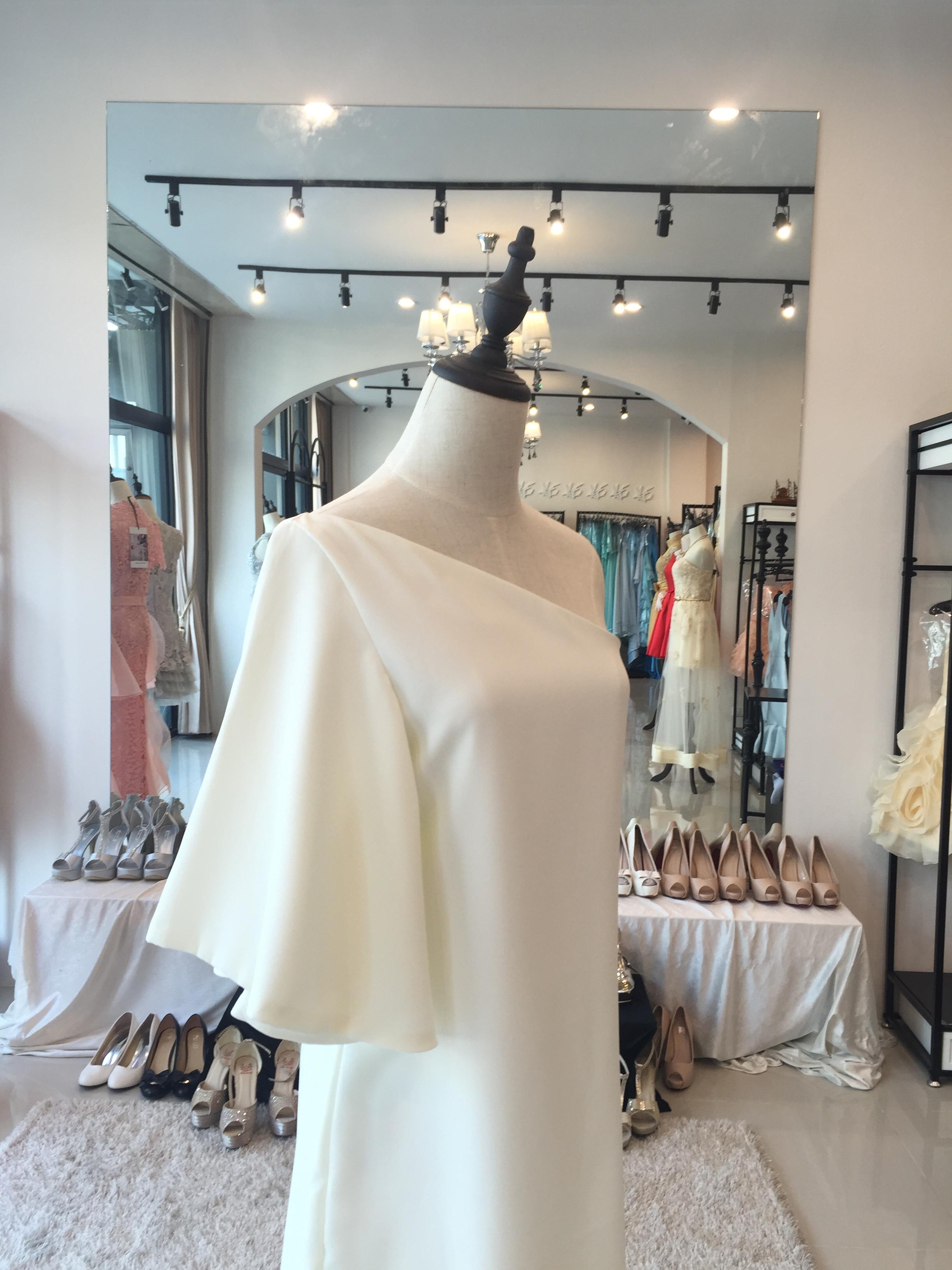 พร้อมส่ง ชุดออกงาน แบบเรียบหรู ปาดไหล่ สีแดงไวน์ ใส่ได้ทั้งงานเช้า งานเย็น (เหลือเฉพาะไซส์ S)