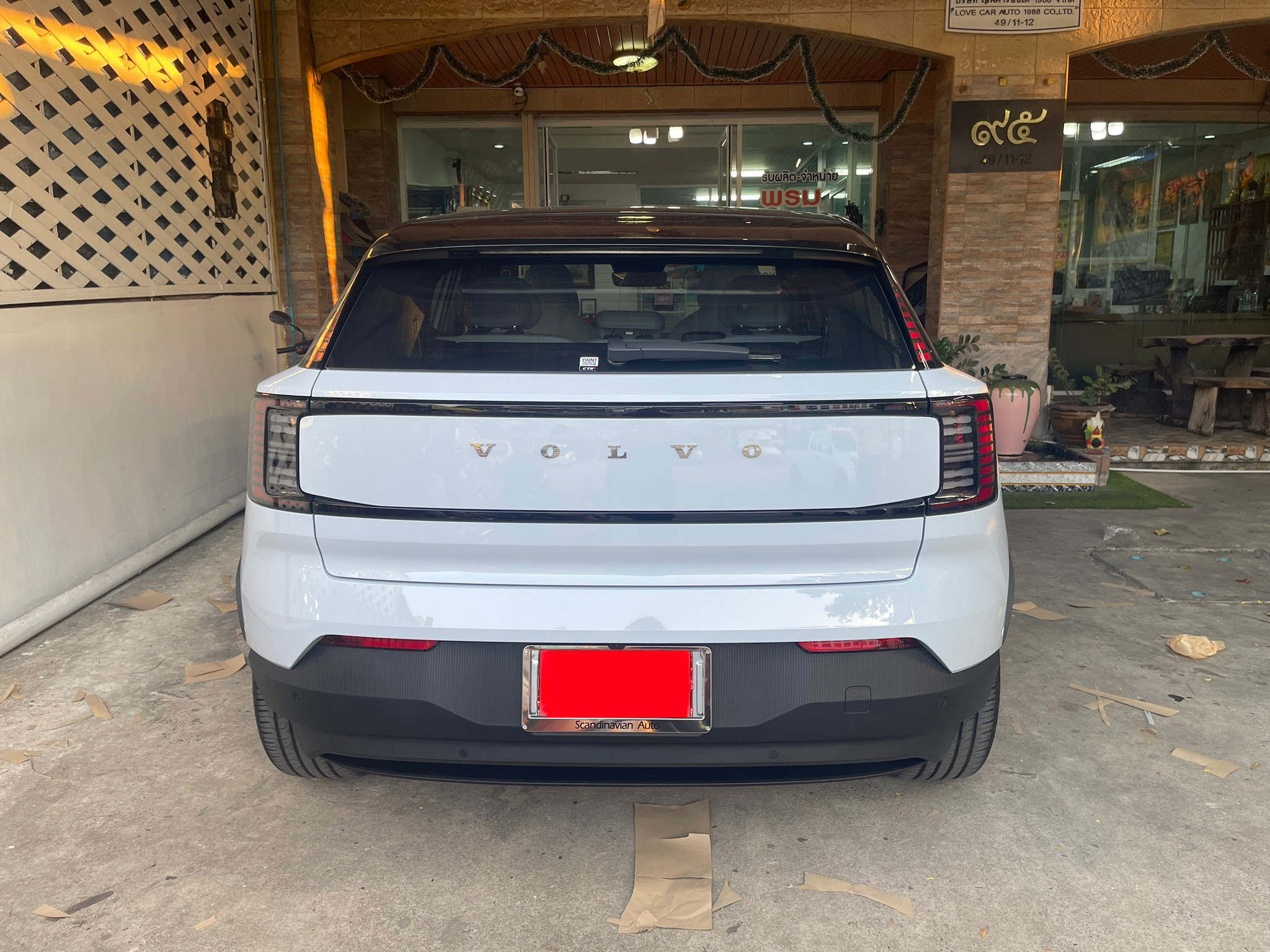 ผ้ายางปูพื้นรถยนต์ Volvo EX30 2024 ปูกระดุมเล็ก PVC สีครีมขอบครีม
