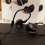 หูฟัง Shozy Hibiki Inear รุปทรง Custom สายถอดได้ พร้อมไมค์ หรูหรา เสียงหวานตามสไตล์แบรนShozy