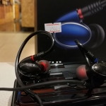 Fiio Fh1 หูฟัง 2 Driver Hybrid IEM รุ่นล่าสุด (1DD+1BA) ไดร์เวอร์ Knowles 33518 พร้อมสายแบบมาตรฐานและแบบ Balance ถอดสายได้