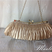 พร้อมส่ง Evening Clutch กระเป๋าออกงาน สี Apricot ผ้าซาตินอัดพลีท แต่งคริสตัลหรู พร้อมสายโซ่สะพาย สั้น/ยาว