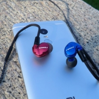 หูฟัง Kinera Bd005 V.2 สีแดงข้างน้ำเงินข้าง RedBlue Color