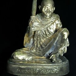 หลวงปู่สี ฉันทสิริ พรมน้ำมนต์มหาเศรษฐี รุ่นแรกหล่อเนื้อนำฤกษ์ 9 นิ้ว หมายเลข1