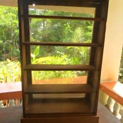 ตู้ไม้สักขายบุหรี่เก่า