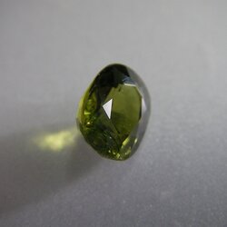Green Sapphire unheated พลอยดิบ ใบเซอร์ BGL-Q01752 มรกต (เขียวส่อง) (Green Sapphire)ดิบไม่เผา VVS-IF ขนาดพลอย 5.71 x7.56 x3.90 mm.1.73 ct.