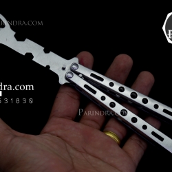 มีดบาลีซอง Balisong มีดควง มีดปีกผีเสื้อ แบบมีที่เปิดขวด และขันน๊อตห้าเหลี่ยม สีเงิน BLA011