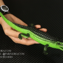 โมเดลจระเข้ สีเขียวอ่อน บีบมีเสียง 12 นิ้ว ขนาดกลาง