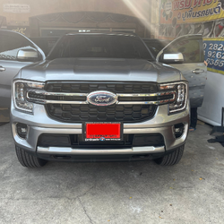 ผ้ายางปูพื้นรถยนต์ Ford Everest 2023 กระดุมเล็ก PVC สีดำขอบดำ เต็มคัน