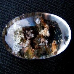 QU0028 แก้วสามกษัตริย์สกุลเดียวกัน ประกอบด้วยมลทินแร่ 3ลักษณะ ปวกขาว ปวกเขียว ปวกทอง-แดง(สังเกตมีเทพฮกด้านขวามือล่างรูปแรก)เทพฮกหมายถึงการมีอำนาจบารมี