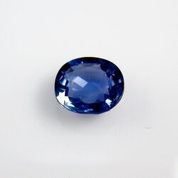 พลอยไพลิน น้ำเงิน พลอยดิบ (ไม่ผ่านความร้อน) จากซีลอน (ศรีลังกา) น.น.1.649ct. ขนาดพลอย 6.67x7.18x3.35 mm.