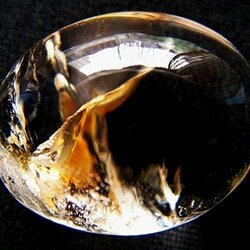 QU0029 แก้วใส แตกลายใน สวยใสกาบทองพลิ้วใจกลางเม็ดแก้ว ขนาดหัวแหวนกองข้าว นูนอลังการ ขนาดเม็ดแก้ว 20.04x24.47x14.49 มม. นน.46.80 ct.