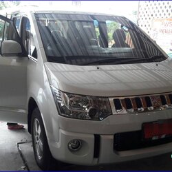 พรมดักฝุ่นปูพื้นรถยนต์ Mitsubishi Spacwagon Delica ไวนิลสีครีมขอบครีม