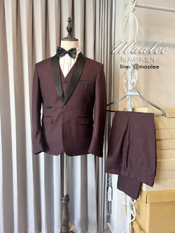 พร้อมเช่า ชุดสูททักซิโด้ สีเบอร์กันดีเข้ม Dark Burgundy Tuxedo Suit with Shawl Collars (พร้อมเสื้อกั๊ก)