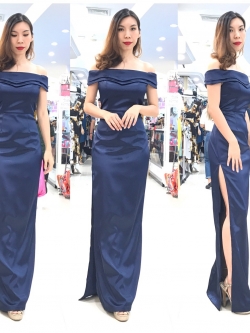 พร้อมเช่า ชุดเดรส ไหล่ปาดเว้าหัวใจ ผ่าข้าง ผ้าดัชเชส สีกรมท่า