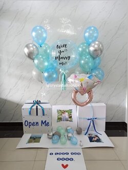Will you marry me Surprise Box กล่องเซอร์ไพรส์ขอแต่งงาน Bubble ขนาด 24" กลิตเตอร์สีฟ้ามุก ,ลูกโป่งช่อ 7 ลูก 2 ช่อ , ฟอยล์แหวนเป่าลอย 1 ชิ้น ,พร้อมตกแต่ง สามารถใส่รูปได้ 4 ใบ สามารถเปลี่ยนสีลูกโป่ง/เปลี่ยนข้อความได้