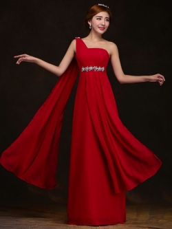 พร้อมเช่า ชุดราตรียาว ไหล่เดียว สีแดง จับเตรปสไตล์กรีก คาดคริสตัลช่วงเอว