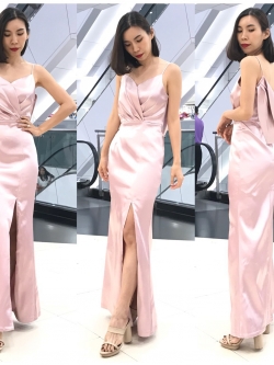 พร้อมเช่า ชุดเดรส เดรสสายเดี่ยว ผ้าดัชเชส แพทเทิร์นเนียบ ผ่าหน้าขา สีชมพู