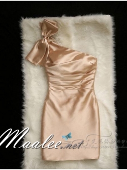 พร้อมเช่า ชุดราตรี สีทอง Champagne บ่าเฉียง ทรงเข้ารูป ผ้าซาติน แต่งโบว์ที่ไหล่ (ซิปหลัง)