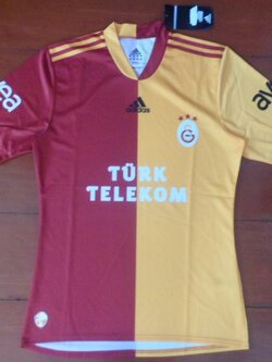 เสื้อฟุตบอล ทีมสโมสรกาลาตาซาราย เอสเค ชุดเหย้า 2009/10 ใหม่ S-Size / GALATASARAY SK Football Shirt Home Kit 2009/10 Jersey NEW S-Size