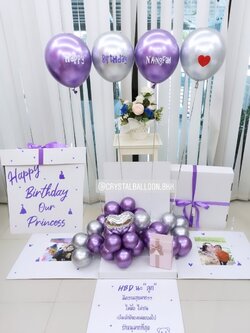 Surprise Box กล่องเซอร์ไพรส์วันเกิด โทนสี ม่วง-เงิน พร้อมตกแต่ง ช่อลูกโป่ง 1 ช่อ,หัวใจ ขนาด 10" ตั้งฐาน 1 ชิ้น,สามารถใส่รูปได้ 2 ใบ สามารถเปลี่ยนสีลูกโป่ง/เปลี่ยนข้อความได้