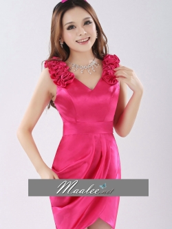 พร้อมเช่า ชุดราตรีสั้น เข้ารูป แต่งดอกไม้ช่วงไหล่ กระโปรงป้ายจับเดรปสวย สีชมพู hot pink