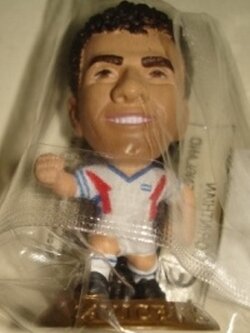 ตุ๊กตาโมเดลนักฟุตบอล ด.ซาวิเซวิซ ทีมชาติยูโกสลาเวีย โครินเธียน ไมโครสตาร์ - Convention 2007 Gold Base - MC10031 ใหม่ / D.SAVICEVIC YUGOSLAVIA National Football Team Corinthian MicroStars Football Figure - Convention 2007 Gold Base - MC10031 NEW