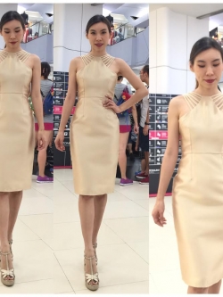 พร้อมเช่า ราตรีสั้น ชุดเดรสเดรสเนื้อไหม ทรงเข้ารูป เส้นสายไหล่สวยเรียงเส้น สีทอง